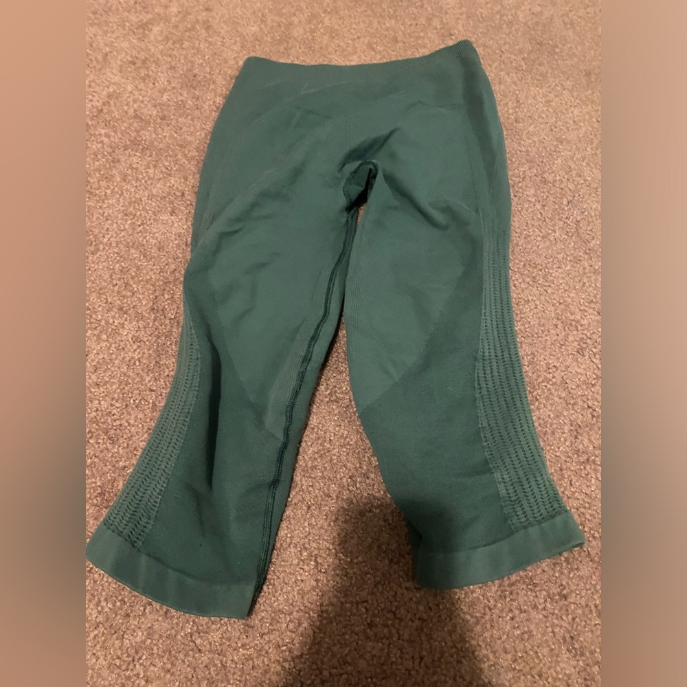 LULULEMON Women’s In The Flow Crop Green Leggings - Size 6